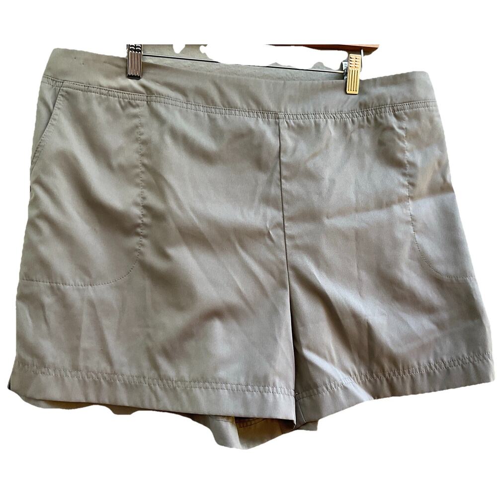 Woman’s Gray Casual Shorts Size 3XL Back Elastic Waist Slash Pockets‎